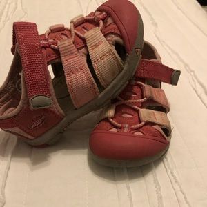 Keen toddler girls